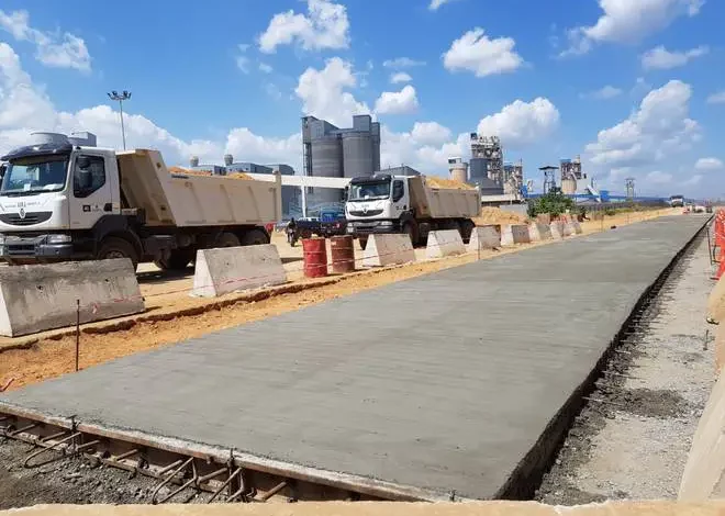 FG dumps asphalt for concrete roads